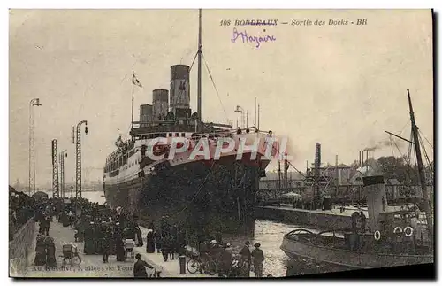 Cartes postales Bateau Paquebot Bordeaux Sortie des docks