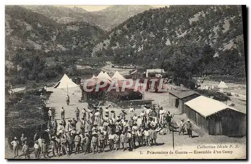 Ansichtskarte AK Militaria Prisonniers de guerre Ensemble d&#39un camp