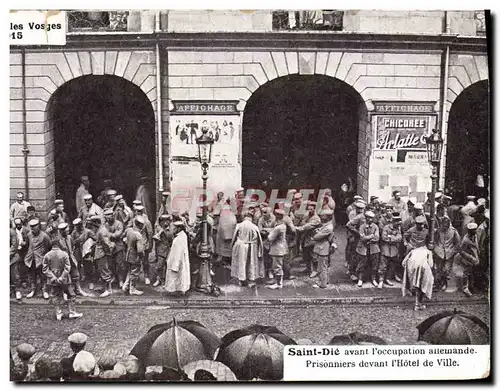 Ansichtskarte AK Militaria Saint Die avant l&#39occupation allemande Prisonniers devant l&#39hotel de ville