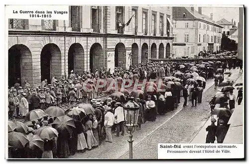 Cartes postales Militaria La guerre dans les Vosges Saint Die avant l&#39occupation allemande Prisonniers devant