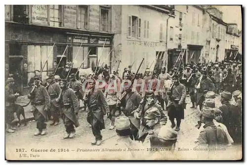 Cartes postales Militaria Prisonniers allemands a Reims