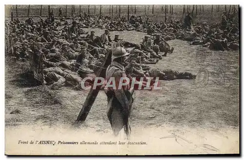 Ansichtskarte AK Militaria Front de l&#39Aisne Prisonniers allemands attendant leur evacuation