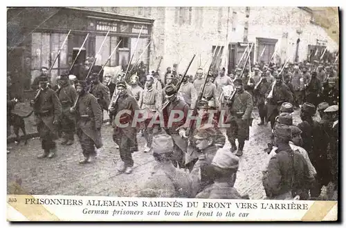 Cartes postales Militaria Prisonniers allemands ramenes du front vers l&#39arriere