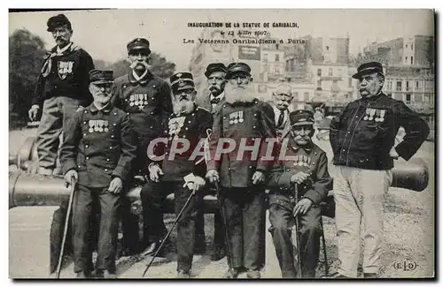 Ansichtskarte AK Militaria Inauguration de la statue de Garibaldi 13 juillet 1907 Les veterans Garibaldiens a Par