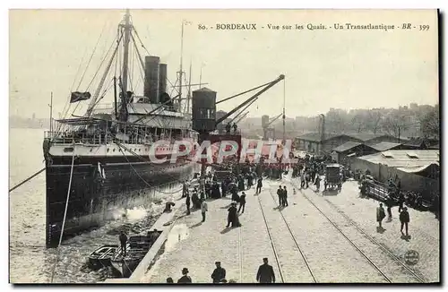 Ansichtskarte AK Bateau Paquebot Bordeaux Vue sur les quais Un transatlantique