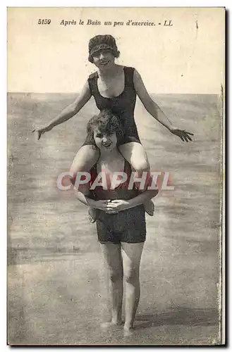 Cartes postales Folklore Maillot de Bains Femme Apres le bain un peu d&#39exercice