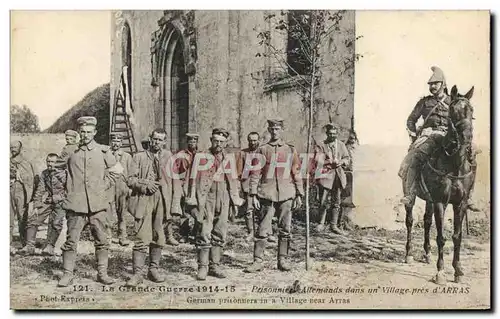 Ansichtskarte AK Militaria Prisonniers allemands dans un village pres d&#39Arras