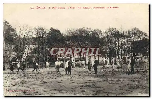 Cartes postales Football Epinal Le petit Champ de Mars Nos militaires s&#39entrainent au football