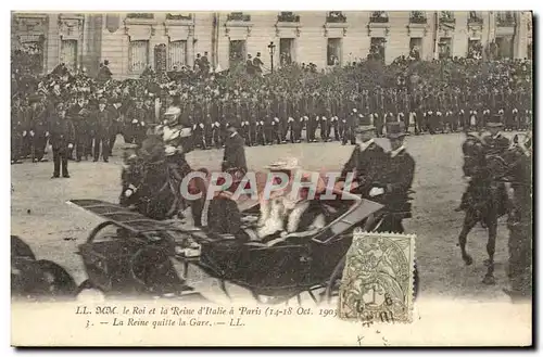 Cartes postales MM le roi et la reine d'Italie a Paris La reine quitte la gare