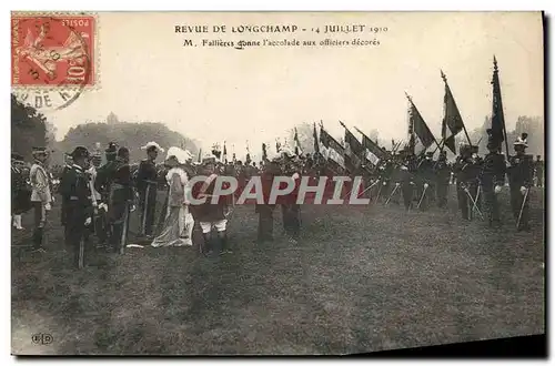 Cartes postales Revue de Longchamp 14 juillet 1910 M Fallieres donne l&#39accolade aux officiers decores