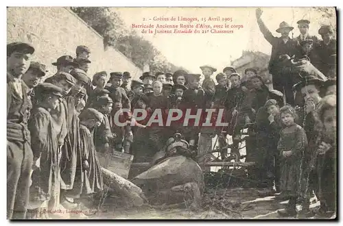 Cartes postales Greves de Limoges 15 avril 1905 Barricade Ancienne route d&#39Aixe Jument Estacade du 21eme Chas