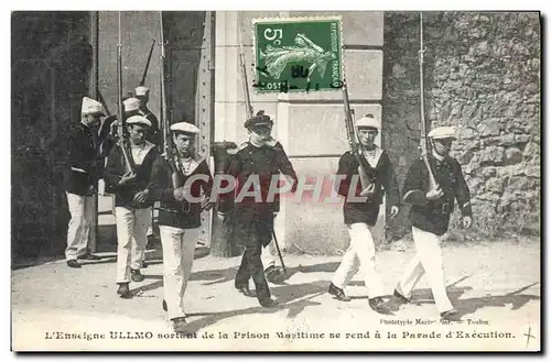 Cartes postales L&#39enseigne Ullmo sortant de la prison maritime se rend a la parade d&#39execution