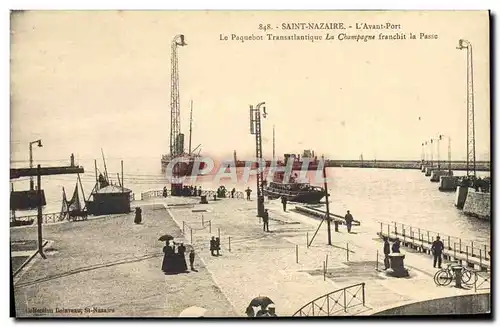 Cartes postales Bateau Saint-Nazaire L&#39avant port Le Paquebot Transatlantique La Champagne franchit la passe