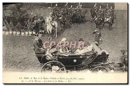 Cartes postales Le roi et la reine d&#39Italie a Paris A la revue Le salut a la reine