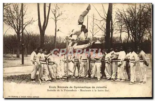 Ansichtskarte AK Ecole normale de gymnastique de Joinville Redoute de la Faisanderie Moniteurs a la barre fixe