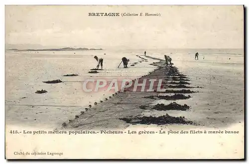 Cartes postales Folklore Les petits metiers populaires Pecheurs Les greves La pose des filets a maree basse