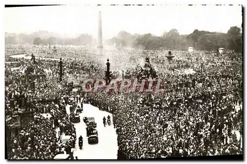 Cartes postales moderne Paris Place de la Concorde La foule attend le general de Gaulle