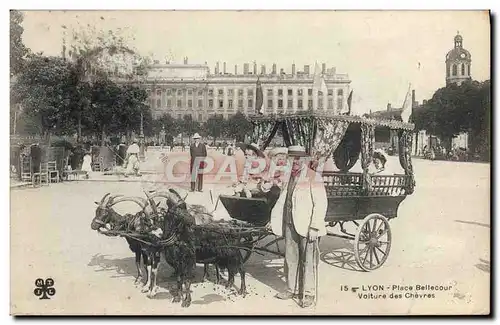 Cartes postales Attelage Lyon Place Bellecour Voiture des chevres Chevre TOP
