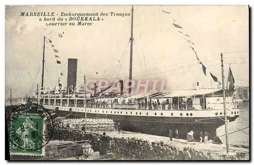 Cartes postales Bateau Paquebot Marseille Embarquement des troupes a bord du Doukkala Courrier du Maroc