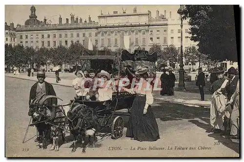 Cartes postales Chevre Lyon Place Bellecour La voiture aux chevres