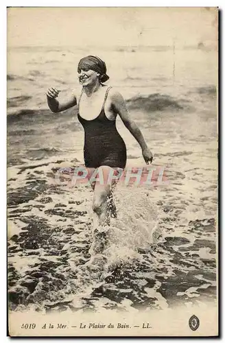 Cartes postales Fantaisie Femme Maillot de Bain Le plaisir du bain