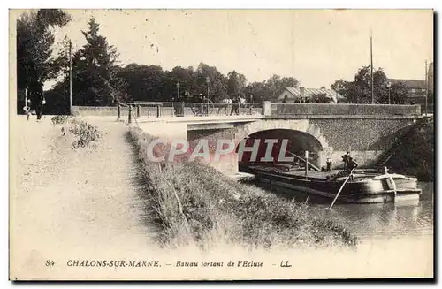 Cartes postales Bateau Peniche Chalons sur Marne Bateau sortant de l'ecluse
