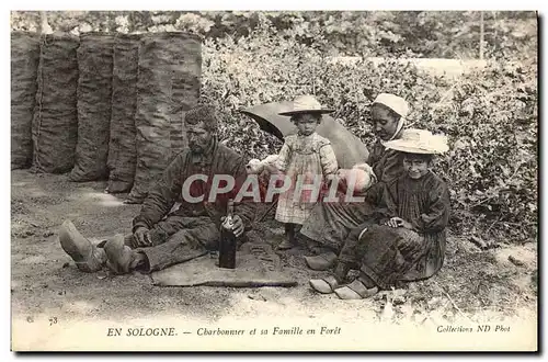 Cartes postales Foret Folklore Sologne Chrbonnier et sa famille en foret TOP