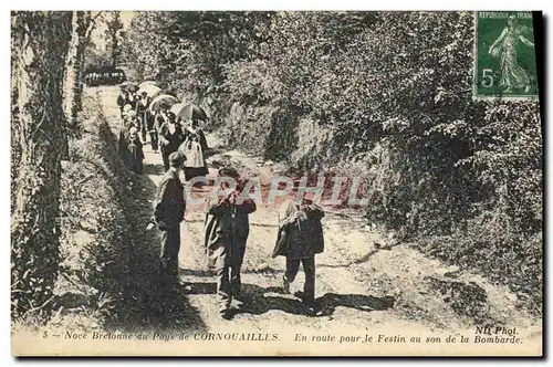 Ansichtskarte AK Folklore Noce bretonne au pays de Cornouailles En route pour le festin au son de la Bombarde