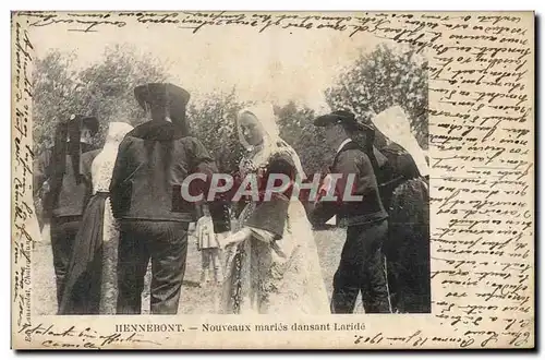 Cartes postales Folklore Hennebont Nouveaux maries dansant Laride