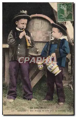 Cartes postales Folklore Bretagne Beuzec Une chopine de cidre pour le musicen