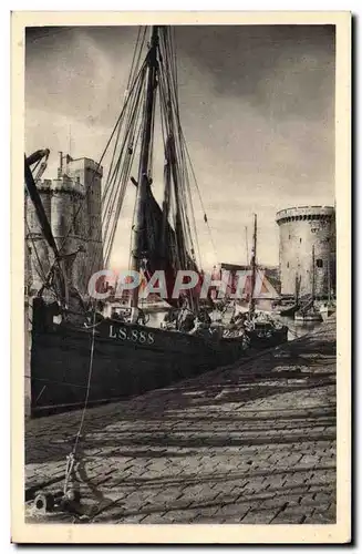 Ansichtskarte AK Bateau Peche la Rochelle La tour Saint Nicolas et la tour de la chaine