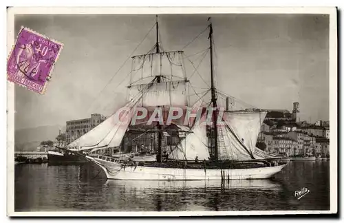 Cartes postales Bateau Peche Cannes Voilier sortant du port