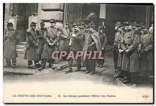 Cartes postales La greve des postiers La troupe gardant l&#39Hotel des Postes TOP