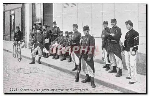 Cartes postales Militaria La garde de police au cantonnement