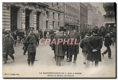 Cartes postales La manifestation du 1er mai a Paris Devant la Bourse du travail TOP