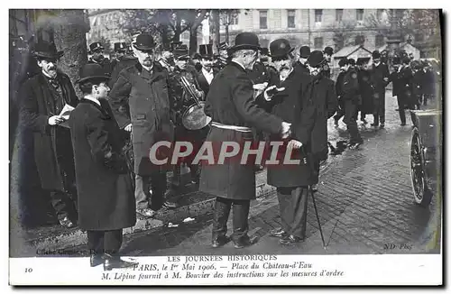 Cartes postales Paris 1er mai 1906 Place du Chateau d&#39Eau M Lepine fournit a M Bouvier des instructions sur l