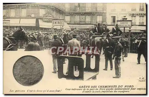 Cartes postales Greve des cheminots du Nord Train Cour interieure de la gare du Nord TOP