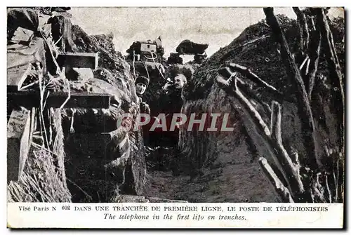 Cartes postales Telephone Dans une tranchee de premiere ligne le poste de telephonistes Militaria