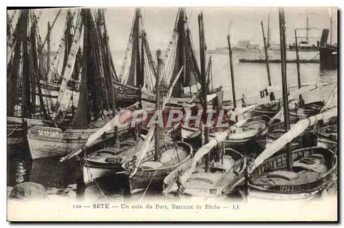 Cartes postales Bateau Sete Un coin du port Bateaux de peche