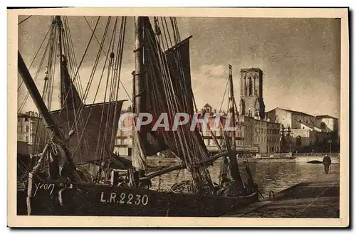 Cartes postales Bateau La Rochelle Une vue des quais et Eglise Saint Sauveur