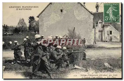 Cartes postales Militaria Grandes manoeuvres d&#39automne Section d&#39infanterie defendant une route a l&#39ent