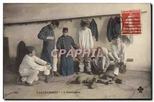 Cartes postales Militaria A la chambree L&#39habillement