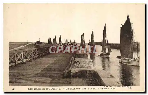 Ansichtskarte AK Bateau Les Sables d&#39Olonne Le halage des bateaux sardiniers