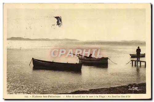 Cartes postales Bateau Hyeres les Palmiers Effet de soleil sur la mer a la plage Au fond les Iles d&#39Or