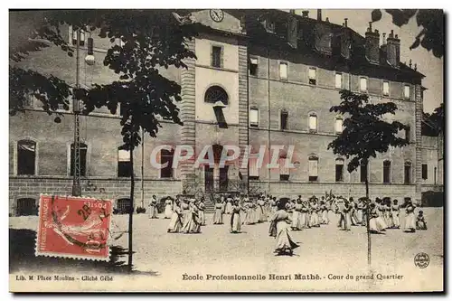 Cartes postales Ecole professionnelle Henri Mathe Cour du grand Quartier