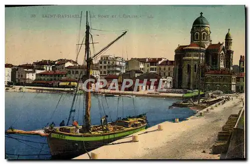 Cartes postales Bateau Peche Saint Raphael Le port et l'eglise