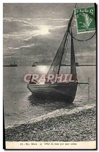 Cartes postales Bateau Peche En mer Effet de lune par mer calme