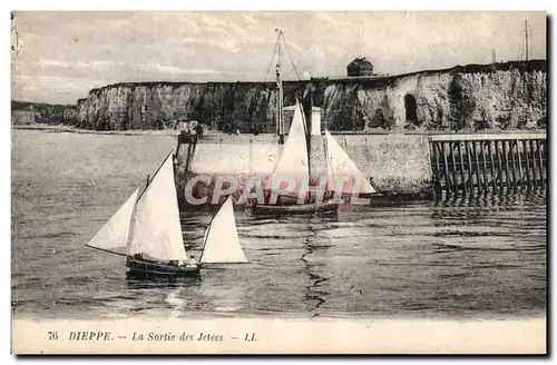 Cartes postales Bateau Peche Dieppe la sortie des jetees