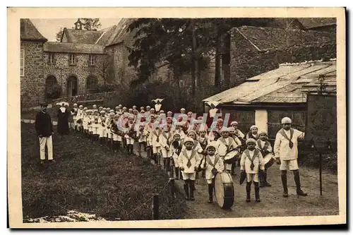Cartes postales Defile de la fanfare des orphelins de St Georges de l&#39Isle St Fraimbault de Prieres