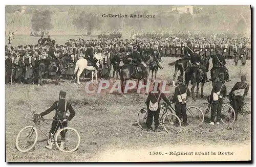 Ansichtskarte AK Militaria Regiment avant la revue Velo Cycle